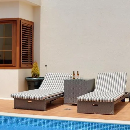 Vila Sleeps 9 Pool Air Con Wifi Costa Teguise