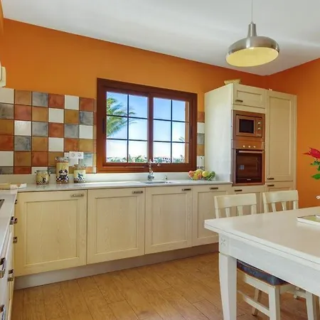 Vila Sleeps 9 Pool Air Con Wifi Costa Teguise