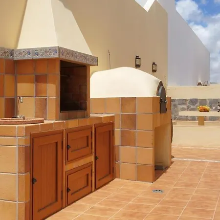 Sleeps 9 Pool Air Con Wifi